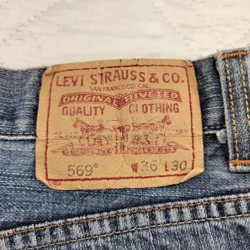 Levis levis 569